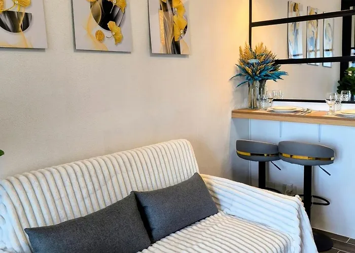 Cosy Flat Pool View 10 Min To Centre * Manila