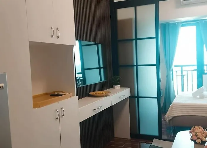 Cosy Flat Pool View 10 Min To Centre Apartment Manila