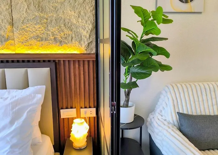 Cosy Flat Pool View 10 Min To Centre Manila